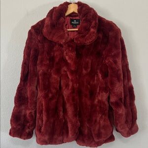 Luxury REGENT Women’s Small Plush Faux Fur Coat Deep Burgundy Brand New